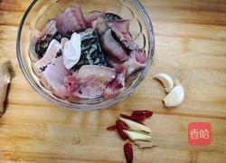 家常红烧鲫鱼块的做法图解1