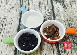 Illustration of how to make raisin milk and egg cakes 1