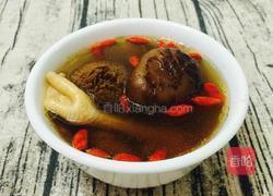 双菇枸杞猪骨炖汤的做法图解9