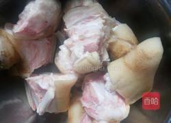 卤猪脚的做法图解1