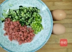 鸡蛋黄瓜蛋包饭的做法图解2