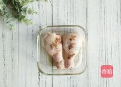 蒜香时蔬烤鸡腿的做法图解2