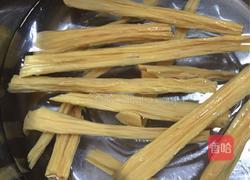 蟹籽炒腐竹的做法图解3