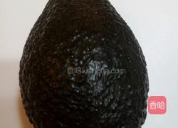 炼乳拌牛油果的做法图解1