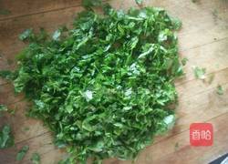 芹叶炒蛋的做法图解2