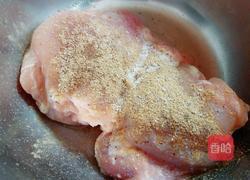 香辣鸡腿肉的做法图解3