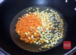 玉米炒火腿的做法图解2