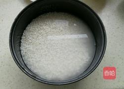 红豆花生糯米粽的做法图解1