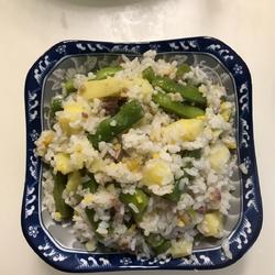 火腿洋芋四季豆焖饭的做法[图]