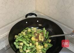 火腿洋芋四季豆焖饭的做法图解4