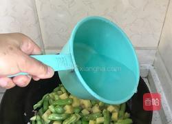 火腿洋芋四季豆焖饭的做法图解6