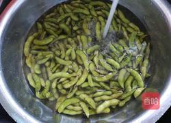 水煮毛豆的做法图解1