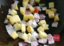 五彩腊肠蔬菜丁的做法图解5