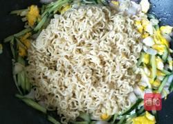 炒方便面的做法图解8