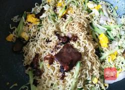炒方便面的做法图解10