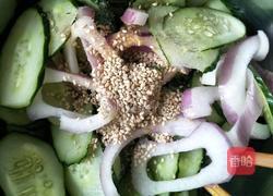 芝麻黄瓜拌洋葱的做法图解6