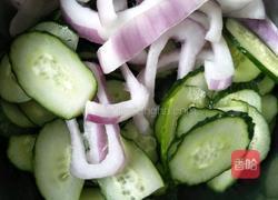 芝麻黄瓜拌洋葱的做法图解5