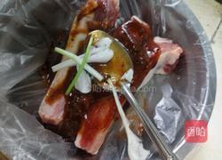 黑椒排骨腊味煲仔饭的做法图解2