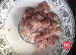 肉丁毛豆米的做法图解3