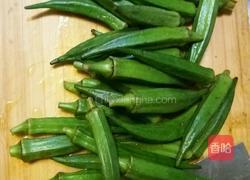 秋葵沾辣根的做法图解1