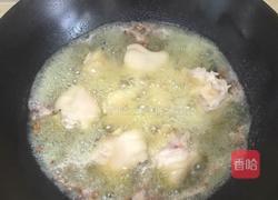 红烧黄豆猪蹄的做法图解1