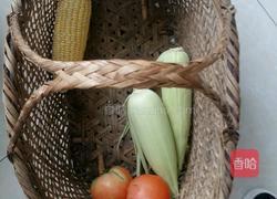 电饭煲蒸玉米的做法图解1