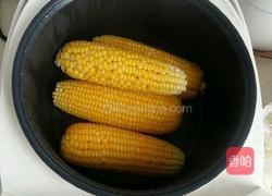 电饭煲蒸玉米的做法图解3