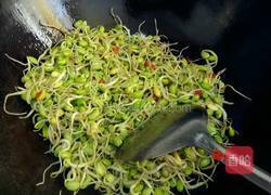 炝炒自发黑豆芽的做法图解2
