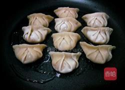 煎速冻饺子的做法图解2