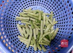芽菜四季豆的做法图解1