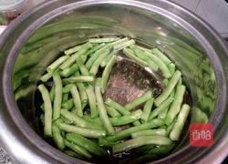 芽菜四季豆的做法图解2