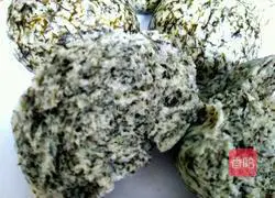 Illustration of how to make carrot and cherry steamed buns (carrot leaves) 1