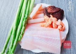 鱼片芦笋粥的做法图解1