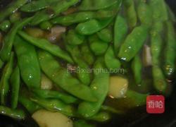 五花肉炖豆角土豆的做法图解3