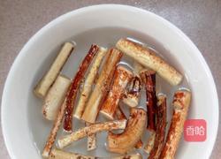 五指毛桃煲瘦肉汤的做法图解2