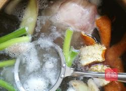 棒骨山药莲藕汤的做法图解4