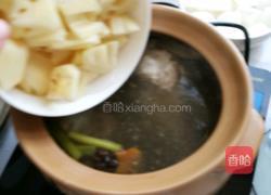 棒骨山药莲藕汤的做法图解5