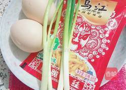 鸡蛋榨菜炒饭的做法图解1