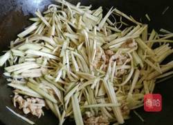 肉丝蚝油茄丝的做法图解5