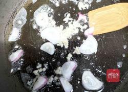 红椒爆鱿鱼的做法图解4