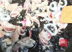 红椒爆鱿鱼的做法图解5