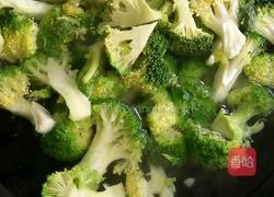鸡脯肉西蓝花的做法图解3