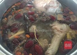 胡椒根沙仁猪肚煲鸡的做法图解5