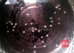 梨瓜西米黑米露的做法图解3
