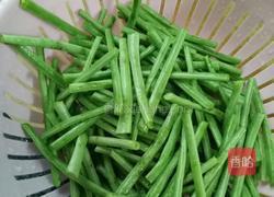 油泼蒜蓉豇豆的做法图解1