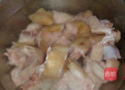 核桃花生炖猪蹄的做法图解1