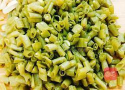 肉沫炒酸豆角的做法图解2