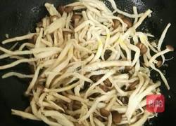 蟹味菇炒肉丝的做法图解5