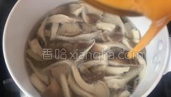 蘑菇鸡蛋汤的做法图解6