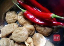 红辣椒炒腌制萝卜丁的做法图解1